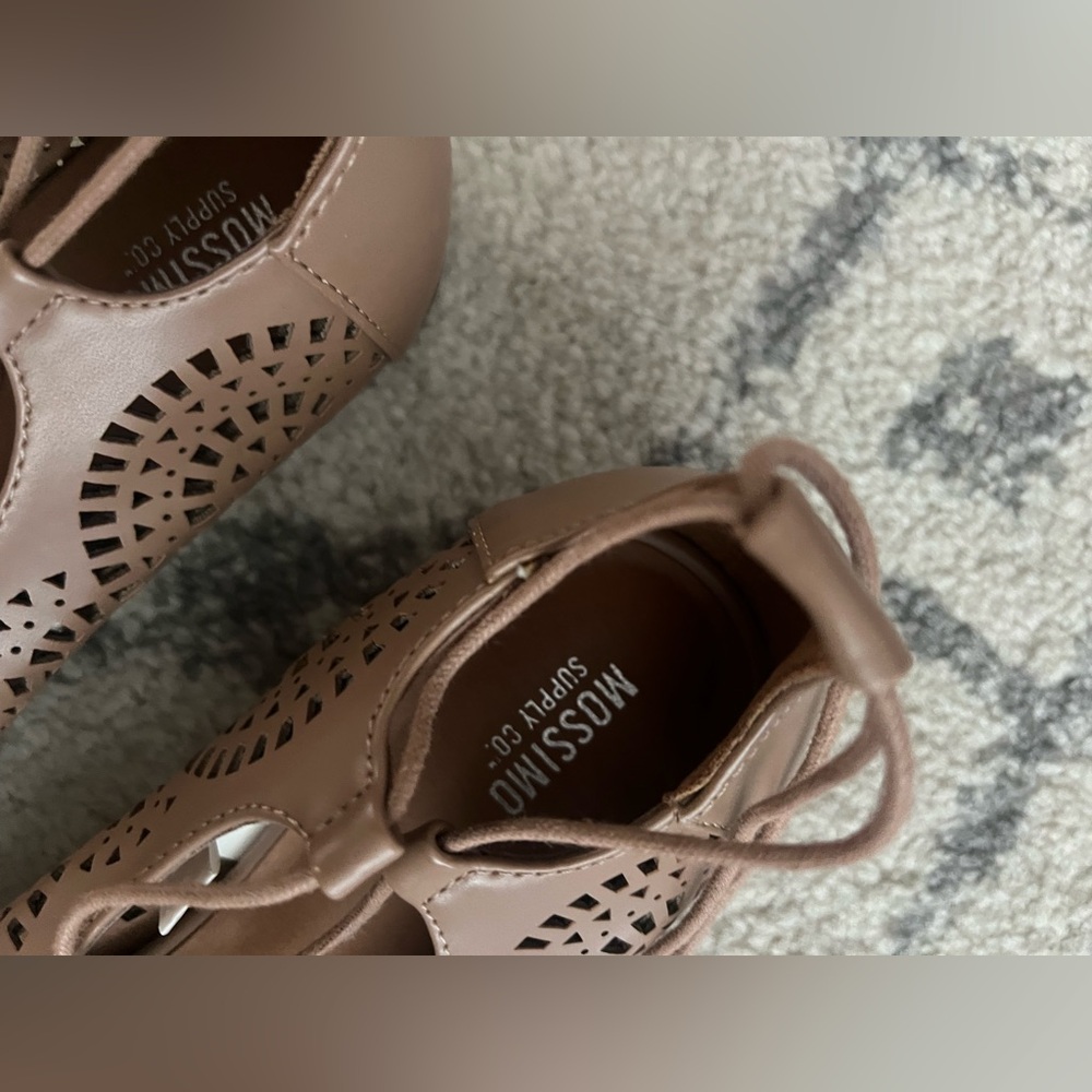 Mossimo Lace up flats - Picture 2 of 3